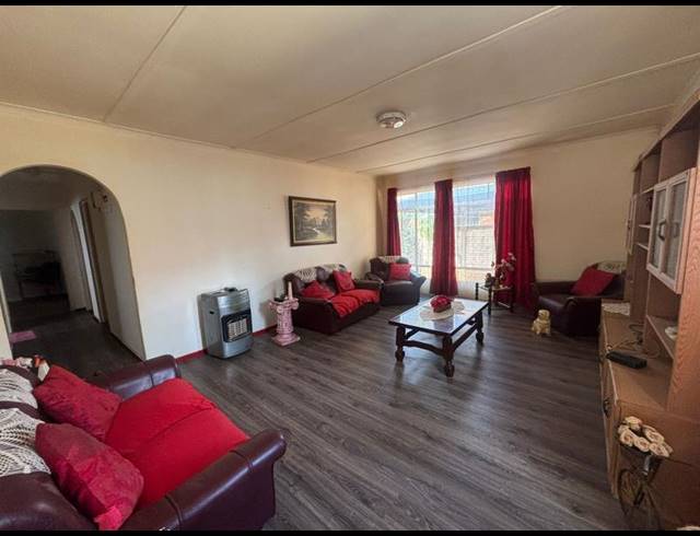 3 BEDROOM HOUSE FOR SALE IN ALBERTVILLE
